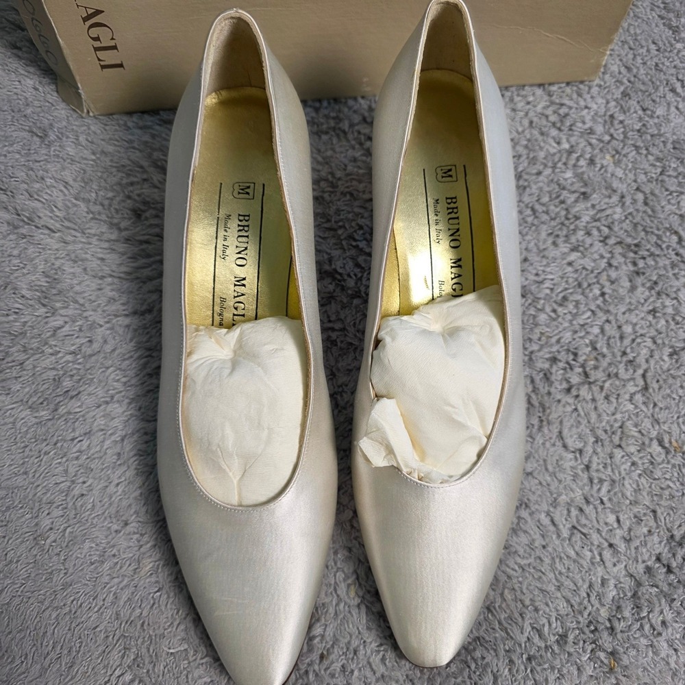 VTG NEW Bruno Magli Italian White Satin Dyeable Heels 7.5 AA Narrow Dress Pumps - Picture 2 of 7
